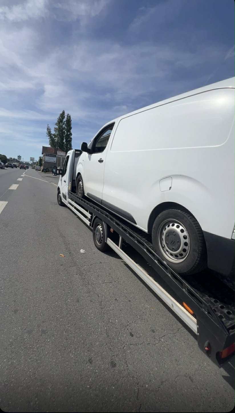 Transport de véhicule sur plateau