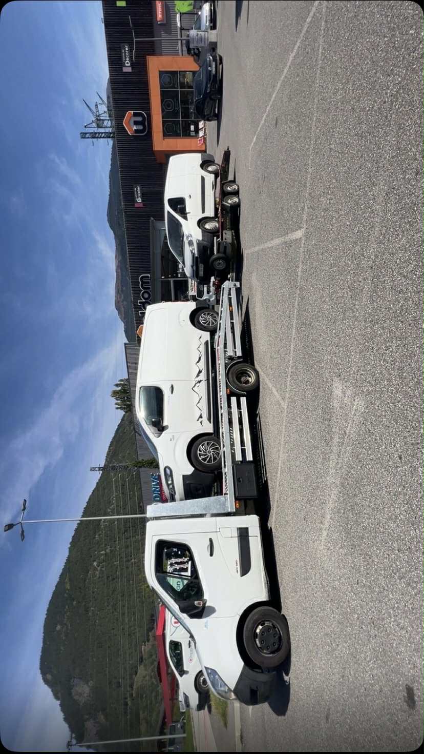 Dépanneuse MD avec plusieurs véhicules